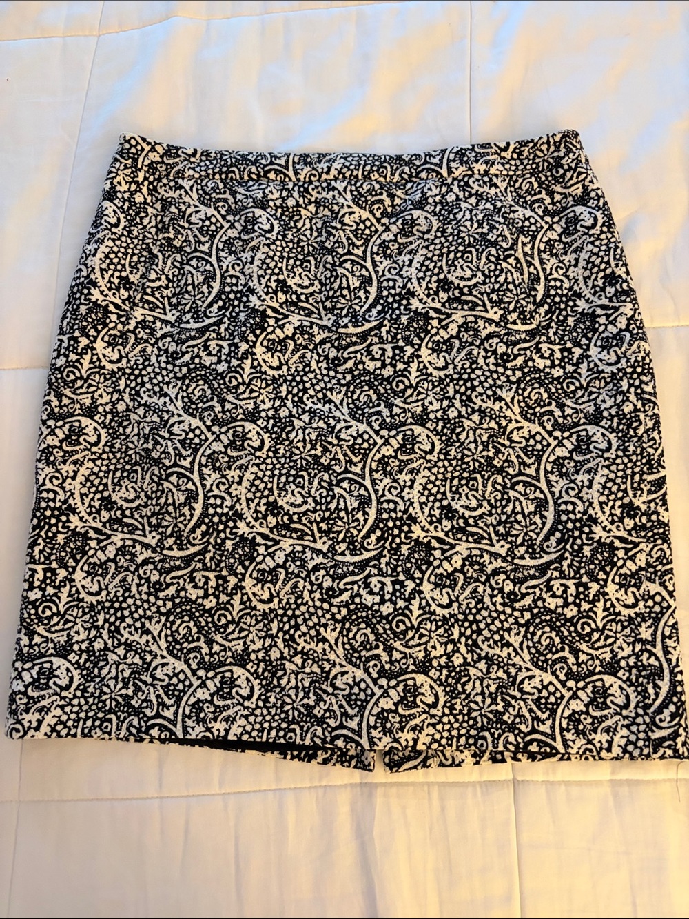 Halogen black and white geometric lined skirt With Pockets Size 12